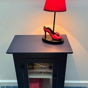 Red shoe accent lamp